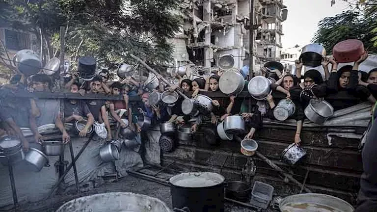 بين القصف والجوع.. كيف استخدم الاحتلال الغذاء كأداة في الحرب على غزة؟ (فيديو)