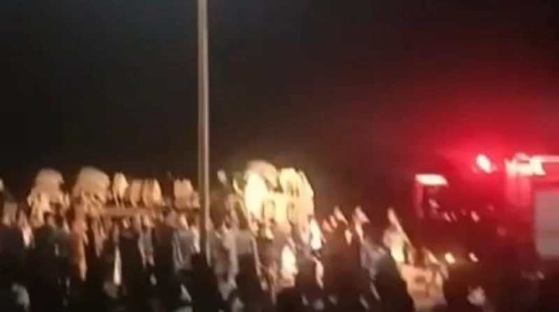 وفاة سائق إثر انقلاب مركبة نقل ثقيل بسفاجا
تمكّن رجال الحماية المدنية بمحافظة البحر الأحمر، بالتعاون