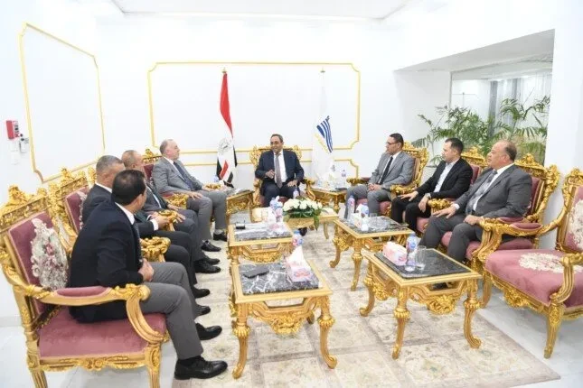 محافظ قنا يلتقي المدير الأمني الجديد ويشدد على أهمية التعاون لتعزيز الأمن والاستقرار في المحافظة