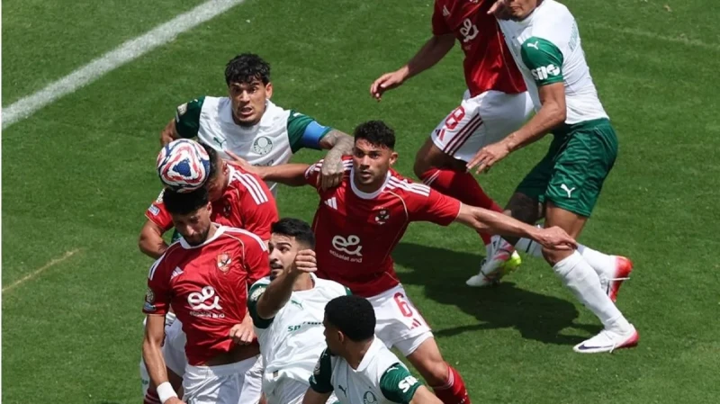 “رد فعل في الملعب” .. صورة في الصالة الرياضية بين نجمي الأهلي تحسم الجدل حول تجديد العقود