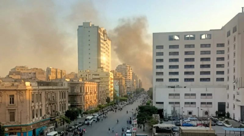 هل كشف حريق سنترال رمسيس عن ثغرة في نظام الشبكات؟.. مصدر يجيب تسبب الحريق الذي اندلع في سنترال رمسيس اليوم، في حالة شبه شلل لخدمات الاتصالات، شملت شبكات المحمول والخطوط الأرضية، با
