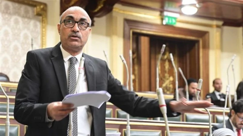 بعد حريق سنترال رمسيس.. برلماني يطالب بوضع منظومة حماية متكاملة شهدت لجنة الاتصالات وتكنولوجيا المعلومات بمجلس النواب، اجتماعا مهما اليوم، بحضور وزير الاتصالات الدكتور عمرو طلعت، و