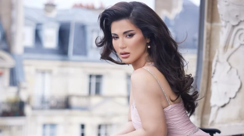 قنبلة الجيل تنفجر في باريس.. ماذا فعلت هدى الإتربي بأسبوع الموضة؟ لفتت الفنانة هدى الإتربي الأنظار بإطلالتها الجذابة، خلال مشاركتها في أسبوع الموضة بباريس، الذي أقيم قبل أيام.هدى ا