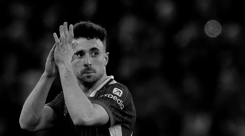 تفاصيل نقل جثمان جوتا من زامورا.. التحقيقات تكشف أسرار الحادث المأساوي شهدت قضية وفاة ديوجو جوتا، نجم ليفربول، تطورا جديدا بعد نقل رفات اللاعب وشقيقه أندريه سيلفا ظهر الخميس من مدي