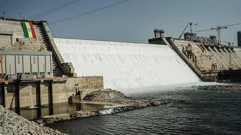 سد النهضة يصل إلى مستوى التخزين الأقصى.. وخبير: التوربينات لم تعمل بكفاءة