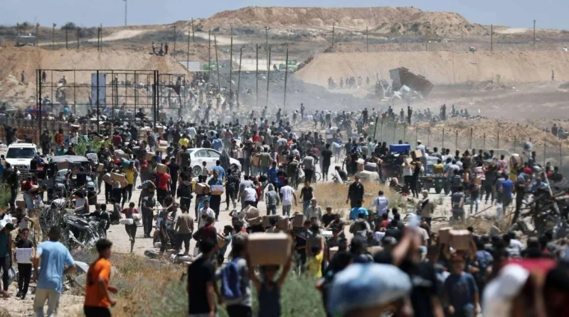 30 شهيدًا وعدد من الجرحى بين المنتظرين للمساعدات في غزة