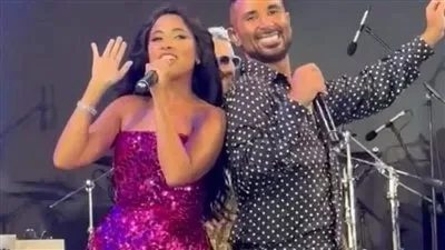 نسيت الحجاب.. انتقادات لإطلالة أحمد سعد في مهرجان ليالي مراسي