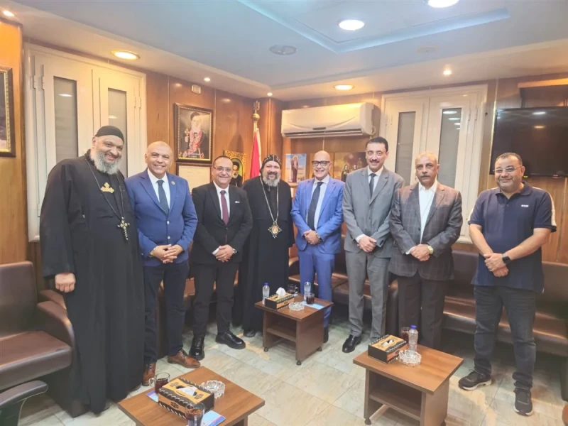 الدكتور محمد رزق يقوم بزيارة كنيسة السيدة العذراء في مسرة ويلتقي بالأنبا مكاري.