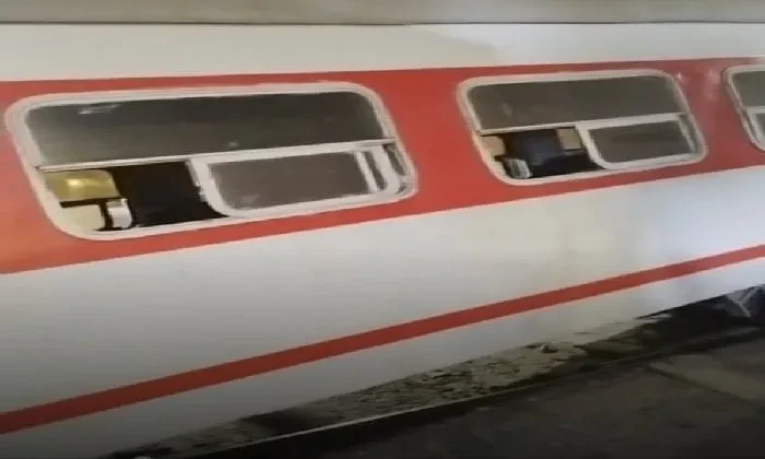 خروج قطارات السنطة عن مسارها بعد ارتطامها بالرصيف في الغربية