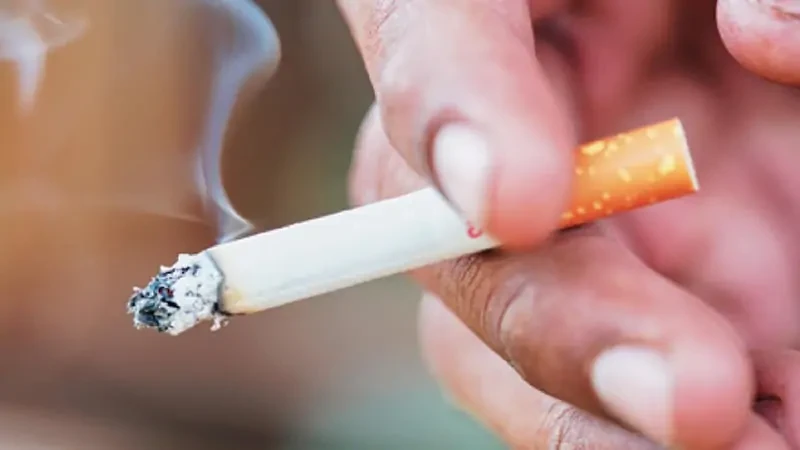 أمين الفتوى: التدخين حرام شرعا لثبوت ضرره بالقطع من الأطباء أكد الدكتور هشام ربيع، أمين الفتوى بدار الإفتاء المصرية، أن التدخين بجميع أنواعه حرام شرعا، موضحا أن الحكم الشرعي هنا يأ