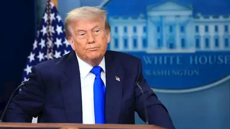 “واشنطن بوست”: ترامب أدى إلى اعتماد الولايات المتحدة على روسيا