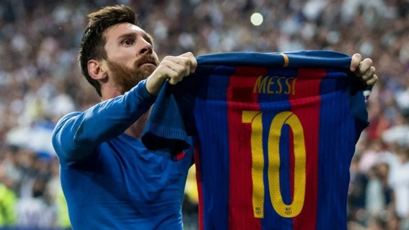 عودة الأسطورة: ميسي ينير حفل افتتاح ملعب الكامب نو