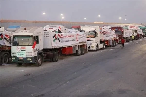 عاجل.. إرسال 93 شاحنة مساعدات إنسانية إلى غزة
