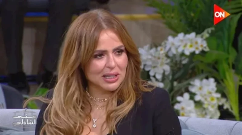 بعد أزمة لوحاتها.. طبيب نفسي عن مها الصغير: لديها شعور بالنقص علق الطبيب النفسي، جمال فرويز على الأزمة التي تعيشها الإعلامية مها الصغير، وذلك بعدما نسبت لنفسها عدة لوحات لفنانين عا