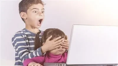 تأثير الإنترنت على تربية الأطفال: هل يتولى جوجل ويوتيوب دور الأهل في التعليم؟