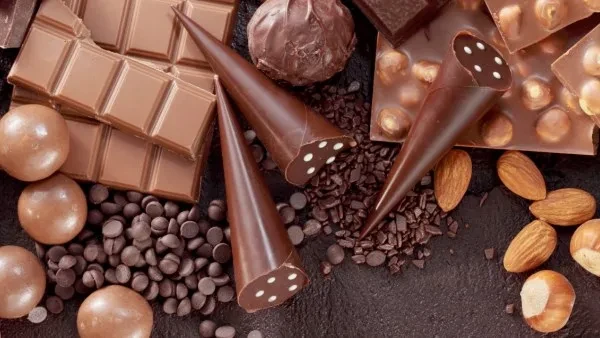 هل تشعر برغبة في تناول الشوكولاتة؟.. دلالات في الجسم تشير لذلك