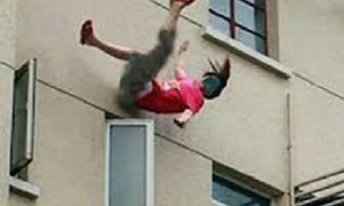 إصابات خطيرة لفتاة سقطت من شرفة شقتها في المرج والنيابة تبدأ التحقيقات