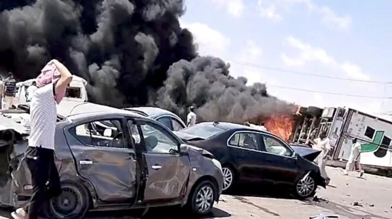 وفاة وإصابة 17 شخصا في تصادم نقل ثقيل مع 12 سيارة بمطروح (صور)