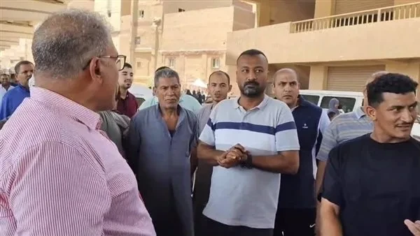 رئيس حي شرق مدينة نصر يجتمع بأهالي عزبة الهجانة