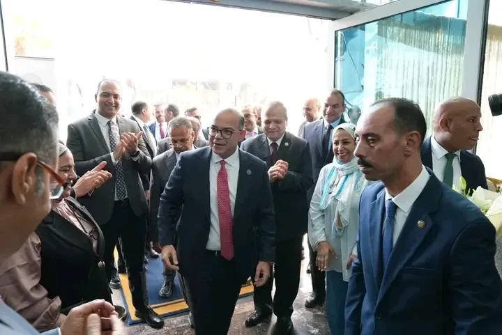 الرئيس السيسي يعيد تكليف محمد فريد لرئاسة “الرقابة المالية” للعام الرابع ويعلن عن خطط شاملة لتطوير الأسواق غير المصرفية.