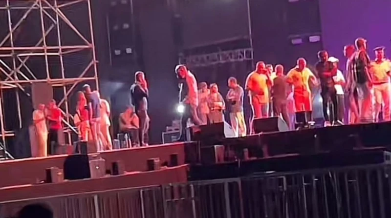 "وفاة شاب وانفجار مروع ".. ماذا حدث ليلًا في حفل محمد رمضان؟