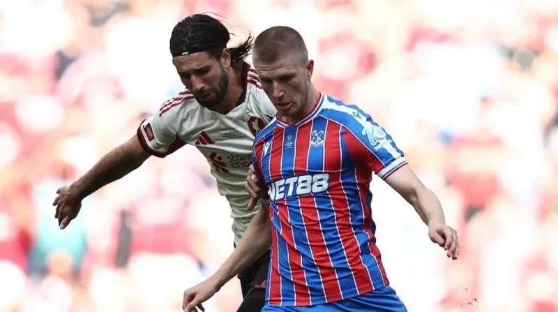 صلاح يفشل وكريستال بالاس يحرز لقب الدرع الخيرية عبر ركلات الترجيح