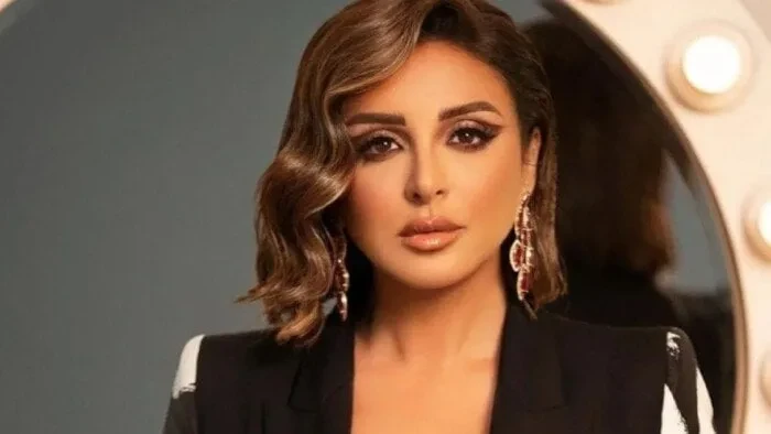 اكتشاف جثة عم المطربة أنغام في منزله بالجيزة بعد أن تحللت.