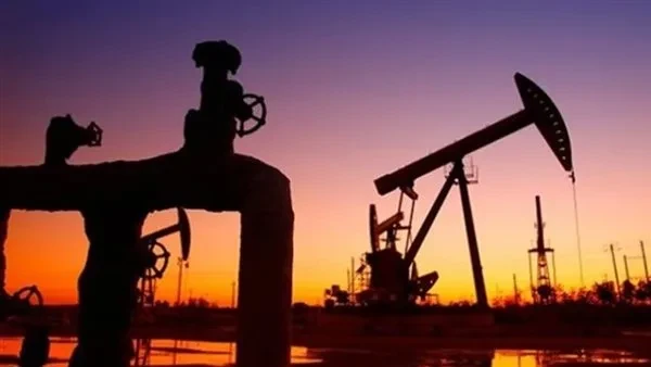 تحت وطأة النزاعات الدولية.. أسعار النفط تسجل أدنى مستوياتها خلال 5 أسابيع