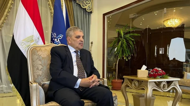 هل تمر السفن الأمريكية عبر قناة السويس بدون رسوم؟.. توضيحات أسامة ربيع