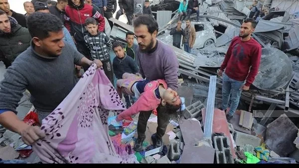 3 شهداء، منهم طفلة، نتيجة قصف الاحتلال لمنزل في غرب غزة