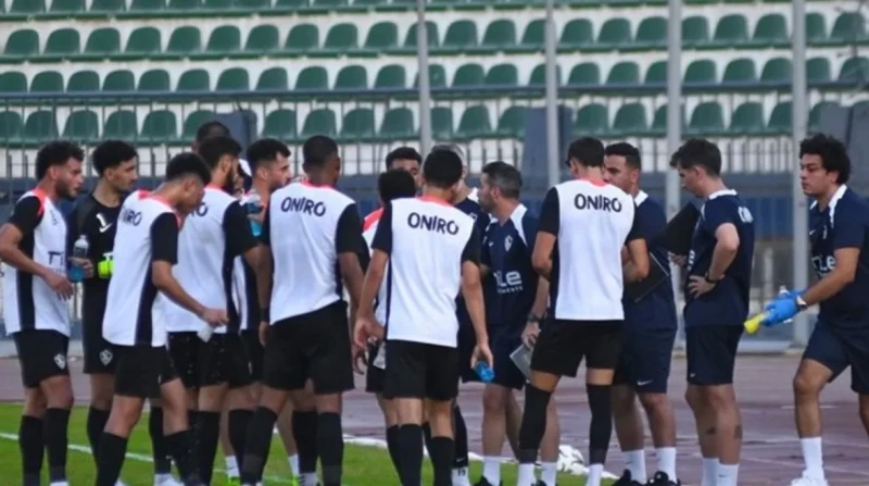 اجتماعات تنظيمية وفنية داخل نادي الزمالك قبيل المباراة مع سيراميكا