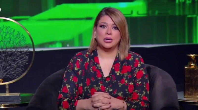 بعد رفضه مصافحة معجب.. علا شوشة توجه رسالة لـ أحمد عبد العزيز