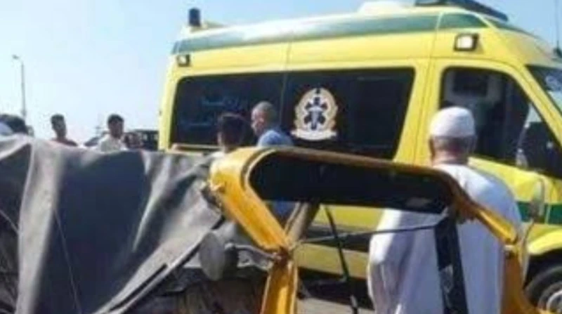 إصابة 7 عمال بحادث انقلاب تروسيكل على طريق "أسوان – القاهرة" الصحراوي