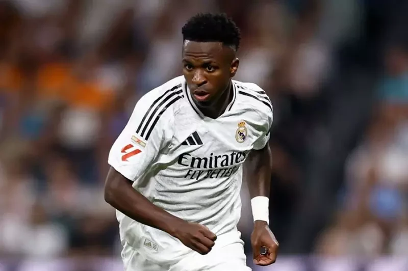 فينيسيوس يعبّر عن فرحته بانتقال وياه إلى مارسيليا