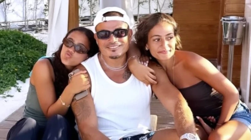 بعد نجاح "خطفوني".. جنا دياب تحتفل مع الهضبة وشقيقتها