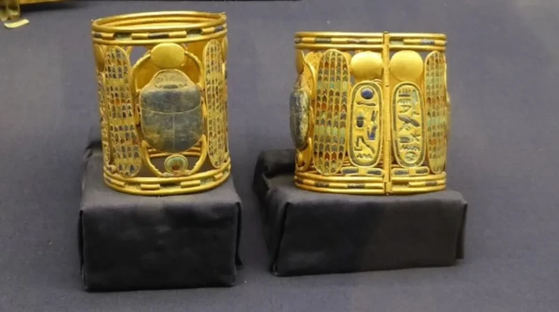 زاهي حواس يعلق لأول مرة على اختفاء الأسورة الذهبية من المتحف المصري