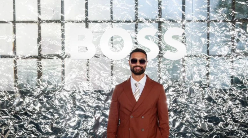 كريم فهمي الممثل العربي الوحيد في عرض أسبوع الموضة بميلانو