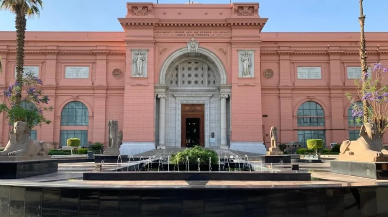 وزارة السياحة تفصح عن تطورات جديدة حول "الأسورة" المفقودة من المتحف المصري