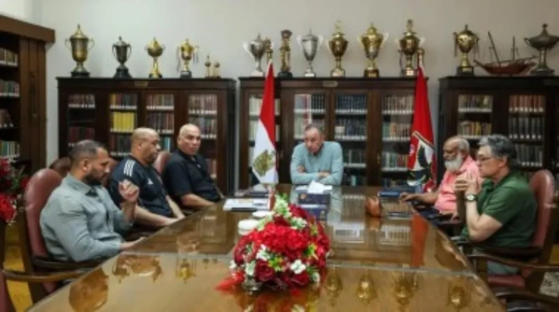 "من لا يستطيع تحمل المسؤولية فليغادر".. رسائل قوية من الخطيب للاعبي الأهلي