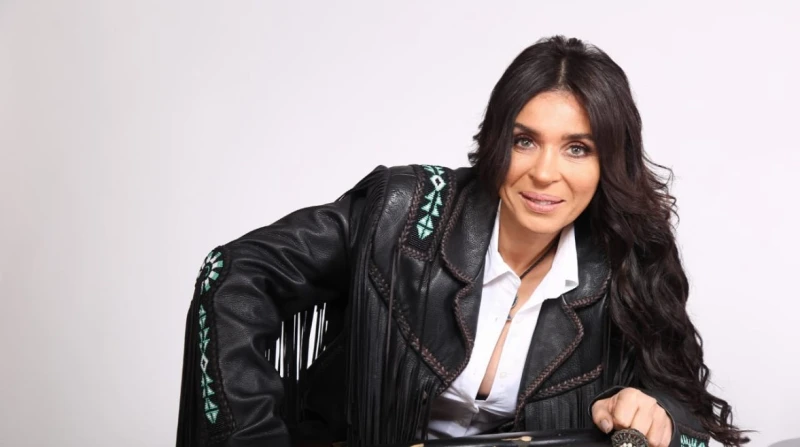 سيناريو وعزف وتمثيل.. دينا تطلق أكاديمية للرقص والفنون