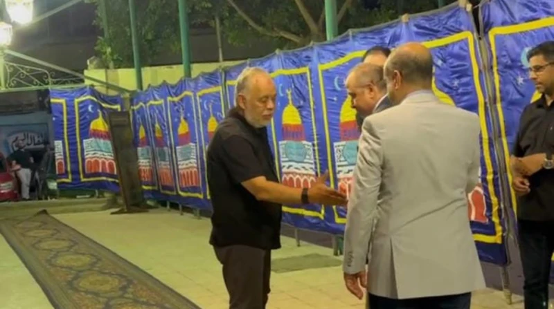 أشرف زكي في عزاء والدة حمادة بركات