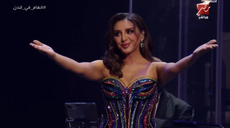 أنغام تزين مسرح "رويال ألبرت هول" في لندن بإطلالة جذابة