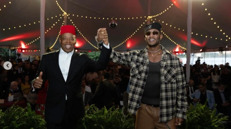 محمد رمضان يستبق حفلة نيويورك بمقابلة عمدة الولاية