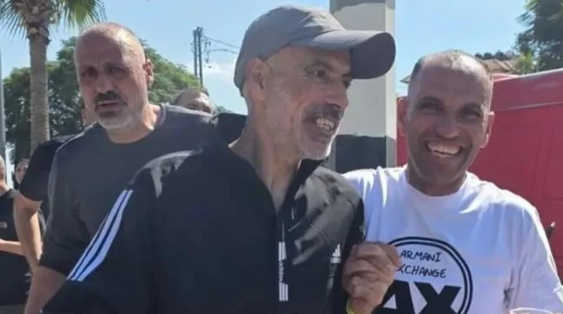 بعد 21 عاما من الأسر.. أول تعليق من عائلة الأسير المحرر علي سايس القنيري