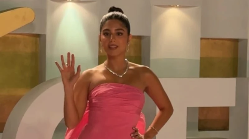 فيونكة وفستان فوشيا.. مايان السيد تخطف الأنظار في حفل ختام الجونة