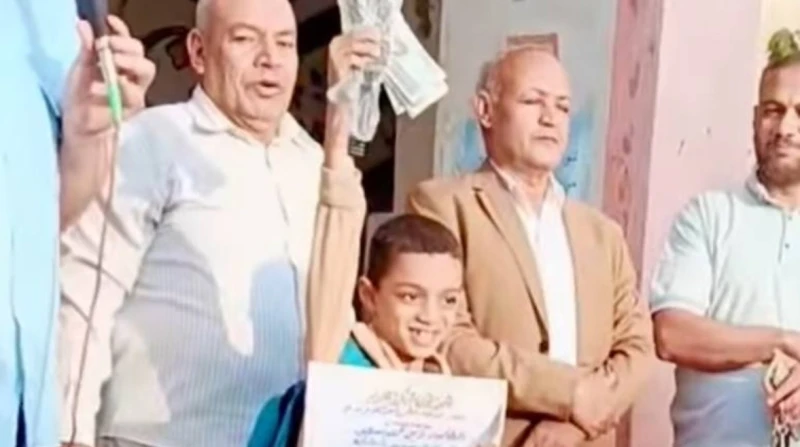 والد الطفل زين يروي تفاصيل واقعة "الـ100 جنيه" وتكريم نجله بمدرسته