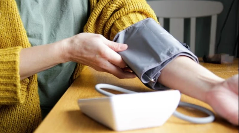 طبيب قلب يضع روشتة يومية لتقليل خطر الإصابة بارتفاع ضغط الدم