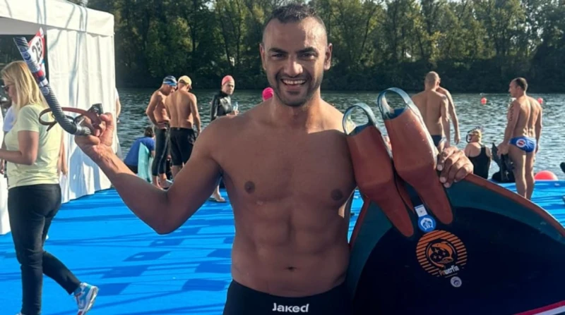 قرار بإيقاف مدرب السباحة سيد الباروكي يشعل الجدل في الوسط الرياضي