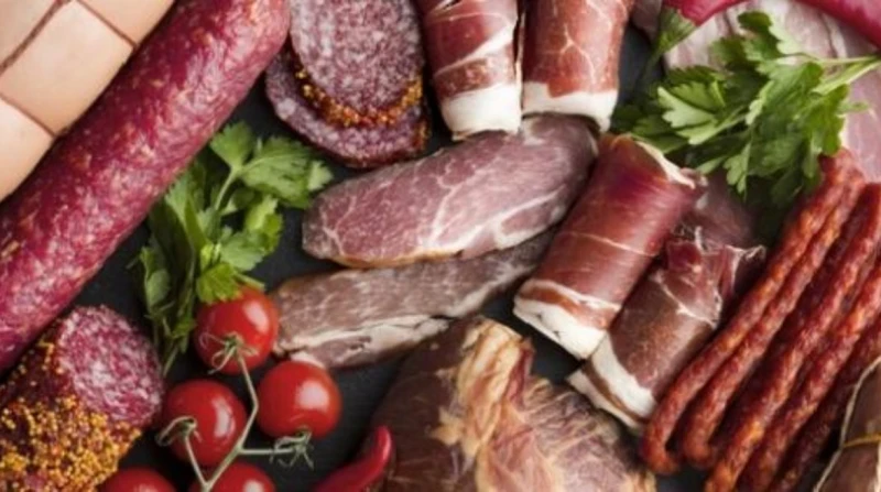 هل هناك علاقة بين اللحوم المصنعة وسرطان الثدي؟