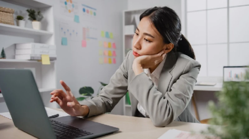 الذكاء الاصطناعي يعيد تشكيل سوق العمل، لماذا النساء أكثر عرضة للخطر؟